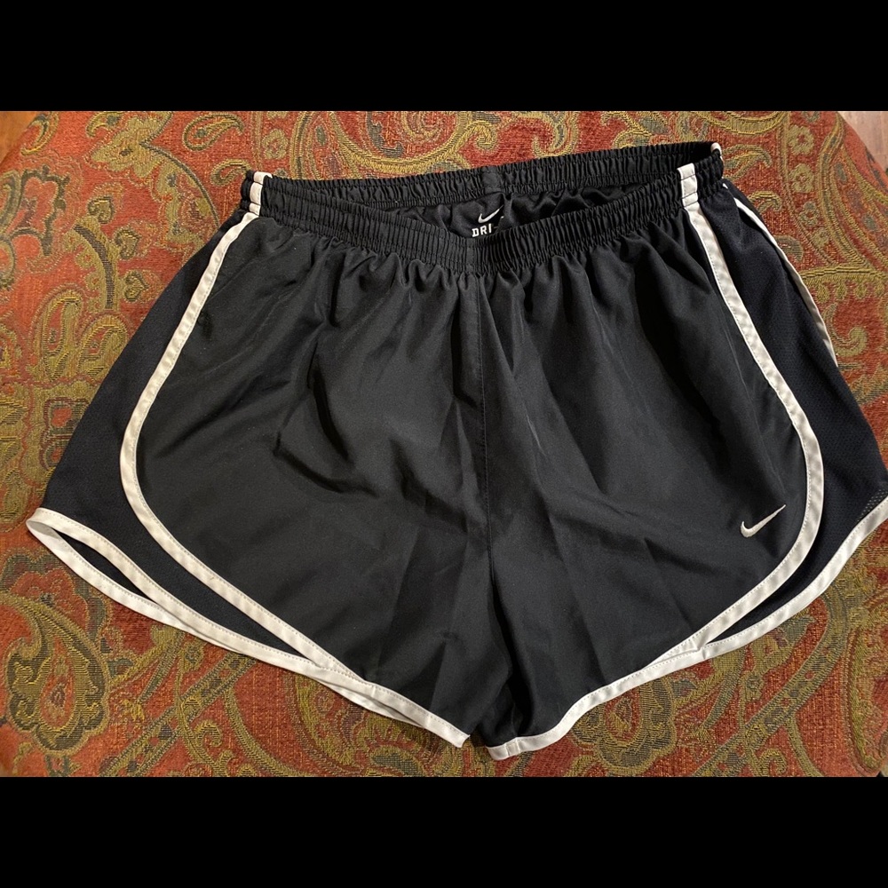 Women’s NIKE RUNNING SHORTS